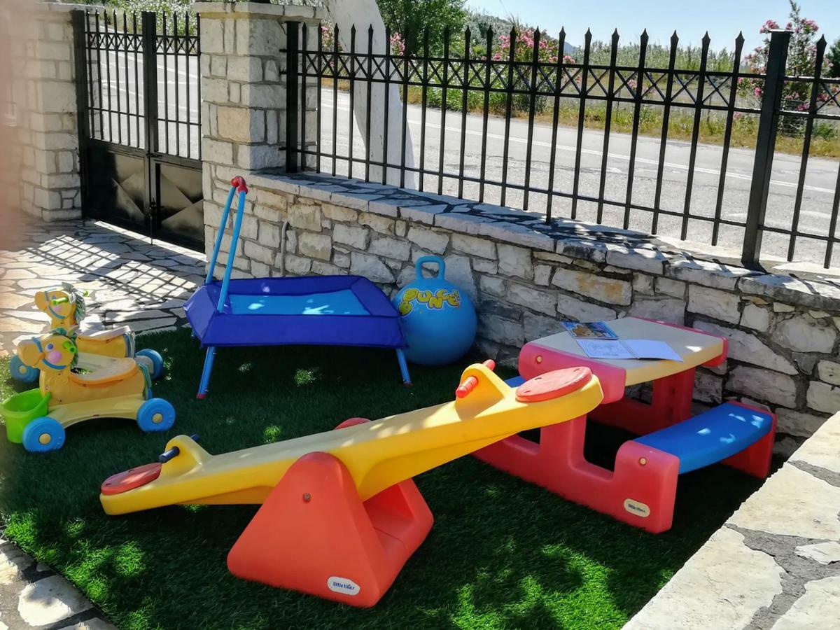 ארטיני Eleftheria'S Apartments מראה חיצוני תמונה
