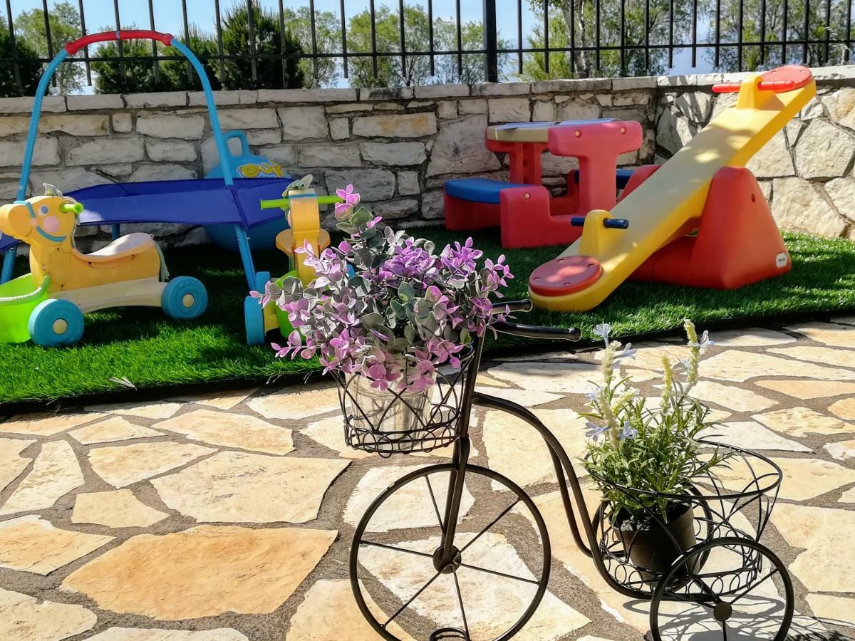 ארטיני Eleftheria'S Apartments מראה חיצוני תמונה